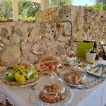 I Trulli Di Spinaruta Bed & Breakfast 4*