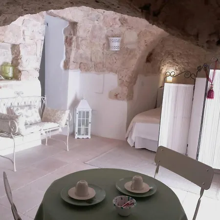 Oda ve Kahvaltı Trulli Di Spinaruta 4*