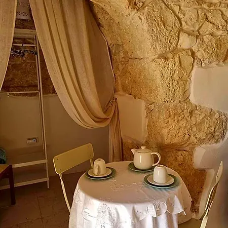 Oda ve Kahvaltı Trulli Di Spinaruta Grottaglie