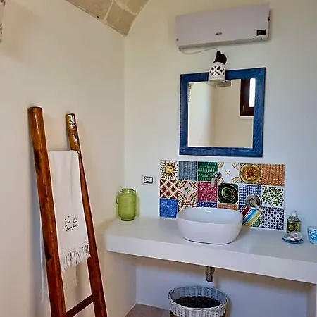 Oda ve Kahvaltı Trulli Di Spinaruta 4*